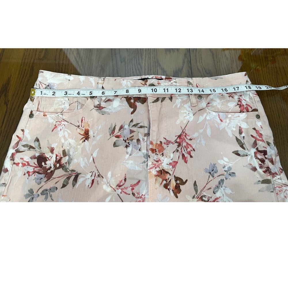 Bandolino Amalia Shorts Womens 12 Pink Floral Print‎ Denim Mid Rise DBB2783-LOT - Picture 2 of 11